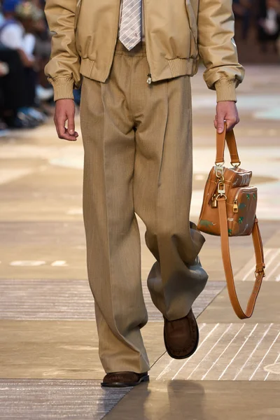 Look 99